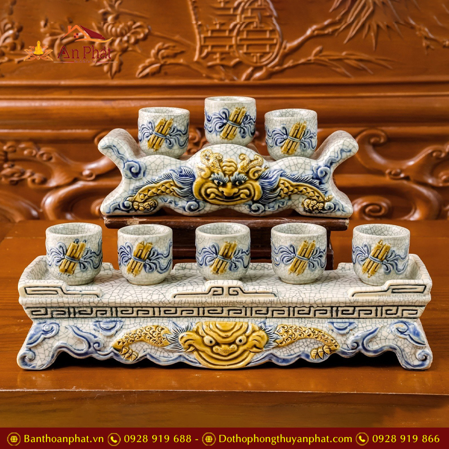 Chén Nước Thờ