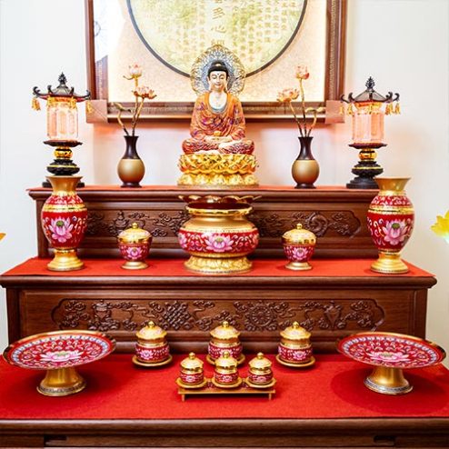 Bộ Đồ Thờ Phật Hợp Kim Gấm Hoa Sen Đỏ Nhập Khẩu BDT042