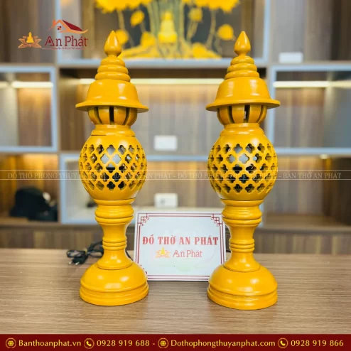 Đèn thờ cúng bằng gỗ màu vàng