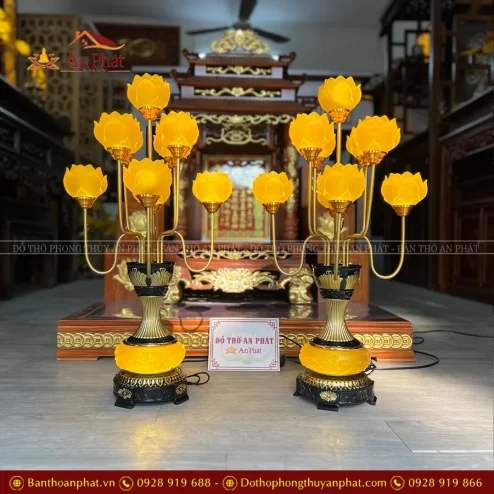 Mẫu đèn thờ hoa sen lưu ly bình thân đen 9 bông