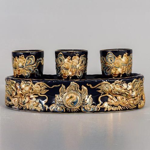 Kỷ Chén Cong Đắp Nổi Xanh CoBan Vẽ Vàng Cao Cấp DT804