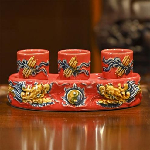 Kỷ Chén Cong Men Màu Đỏ Đắp Nổi Bát Tràng DT784