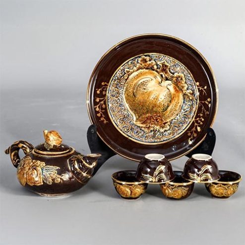 Bộ Ấm Chén Thờ Men Màu Nâu Đắp Nổi Vẽ Vàng Cao Cấp DT854