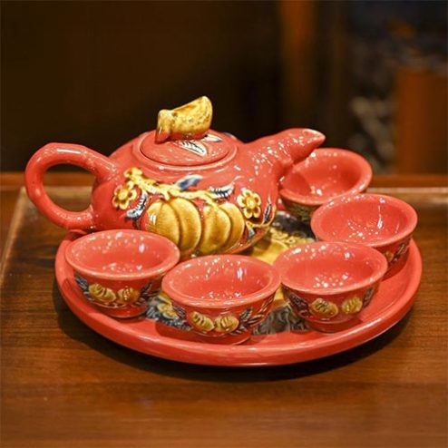 Bộ Ấm Chén Trà Men Màu Đỏ Đắp Nổi DT837