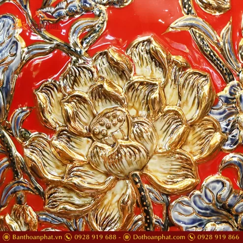 choe phong thuy bat trang mau do dap noi hoa sen ve vang dt97800003