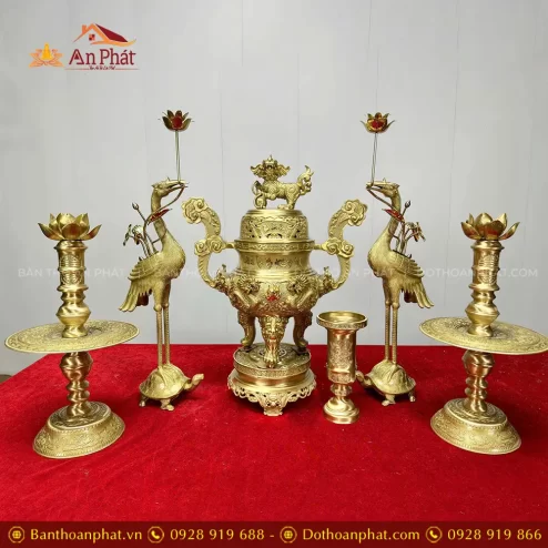 Đỉnh Hạc Bằng Đồng Kèm Chân Nến Cao Cấp Mẫu Cuốn Thư Vàng DT1084